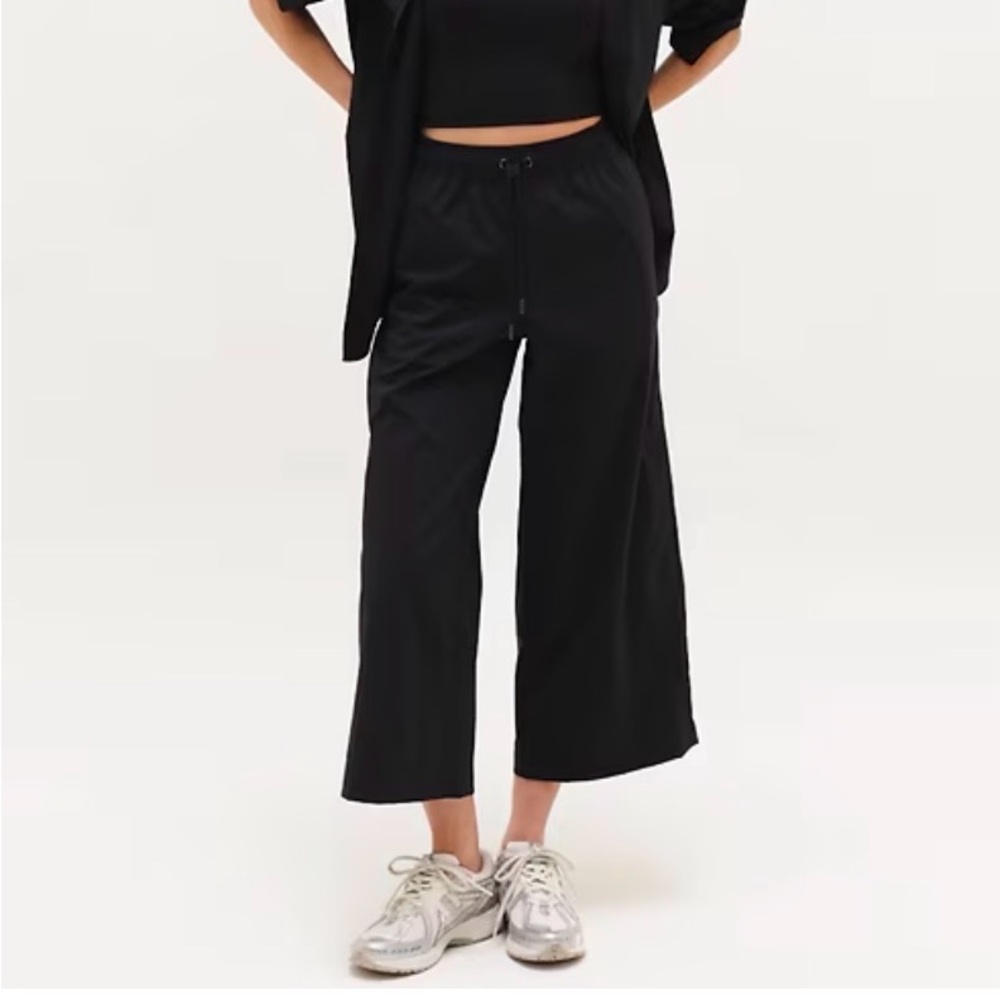 Athleta NWT Midday Crop Pant Black Travel Packable Beach to Restaurant